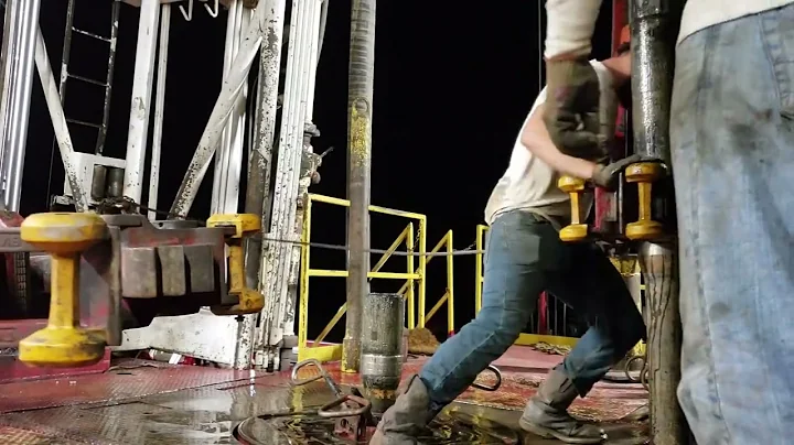 Roughnecks making drill pipe connection