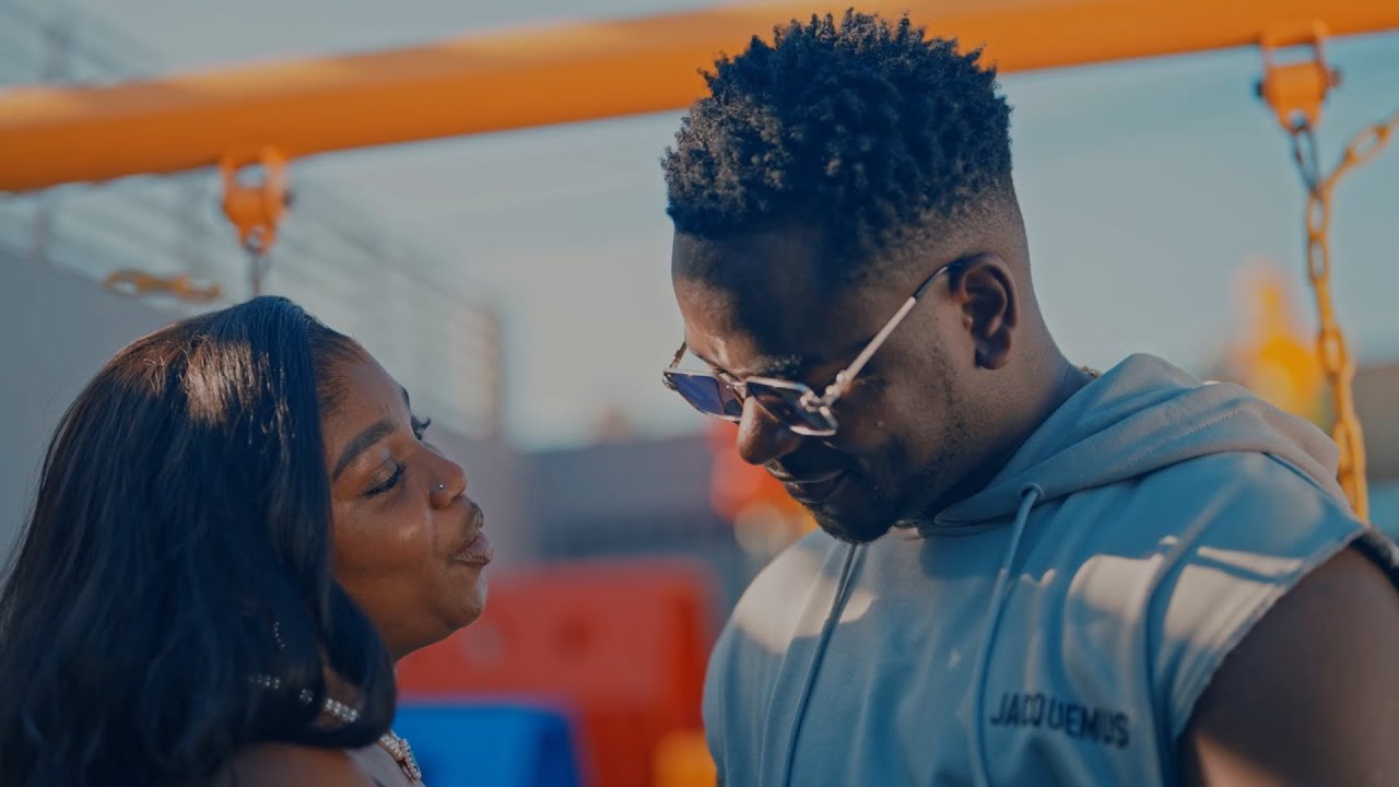 Guarda Bril - Bébé Yo (Visualizer) su YouTube Guarda Bril - Bébé Yo (Visualizer) su YouTube