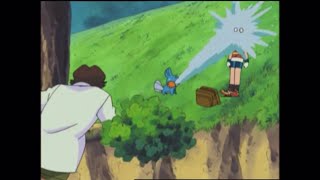 Mudkip uses water gun on may