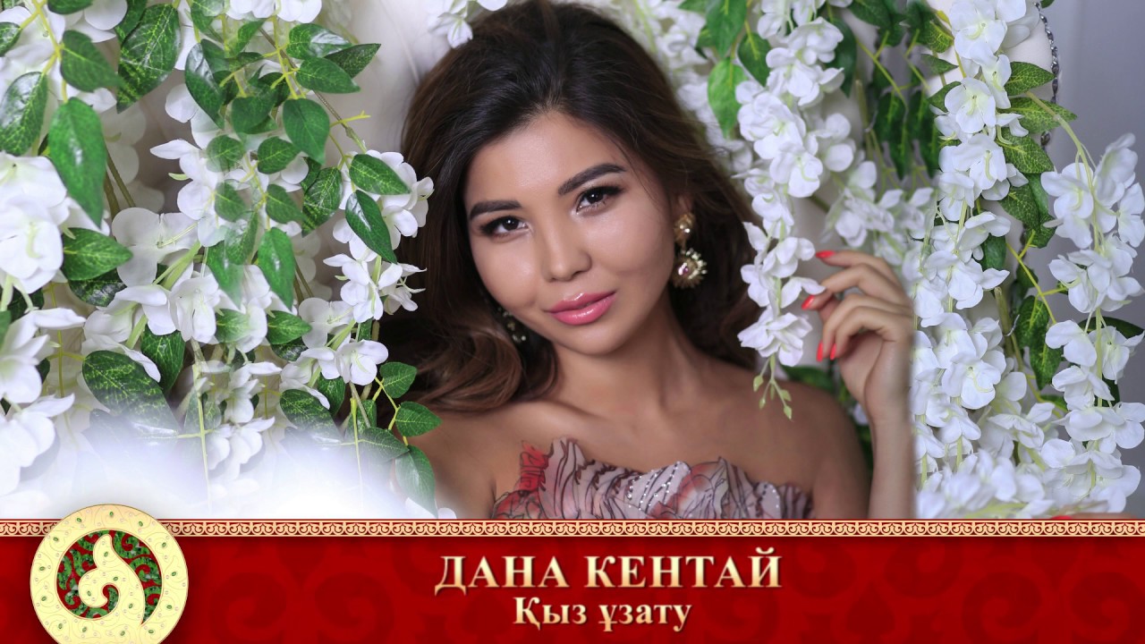 Душтағы әдемі есек Әйелдердің аяқтары бейнеленген фетиш бейне