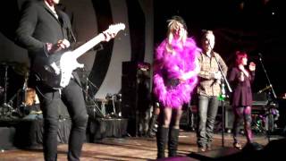 B52s Love Shack Pt 2 Live Chicago 2011 HD Stereo