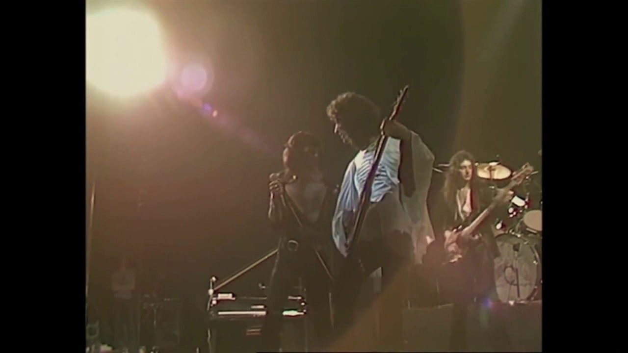 ストーン コールド クレイジー 和訳字幕付き クイーン Stone Cold Crazy Queen Lyrics Live At The Rainbow 74 Youtube