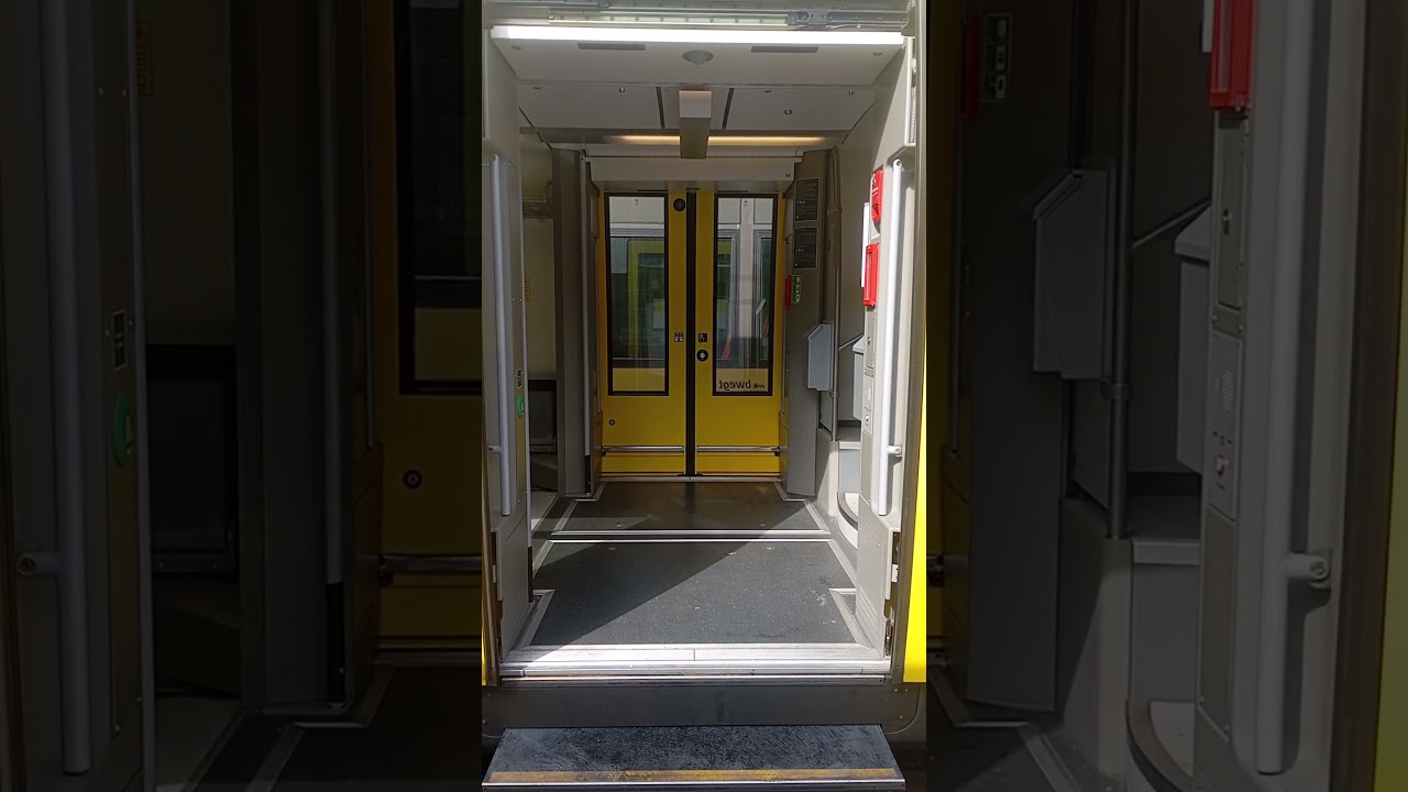 Tür öffnet und Tür Schließt | Bombardier Talent 2 BR3442 vom DB Regio | 203/703