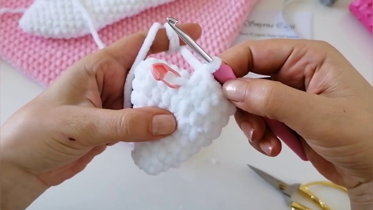 Ters sık iğne tekniği ile  Tavşanlı Peluş Yastık  Kulak ve Kuyruk Yapımı