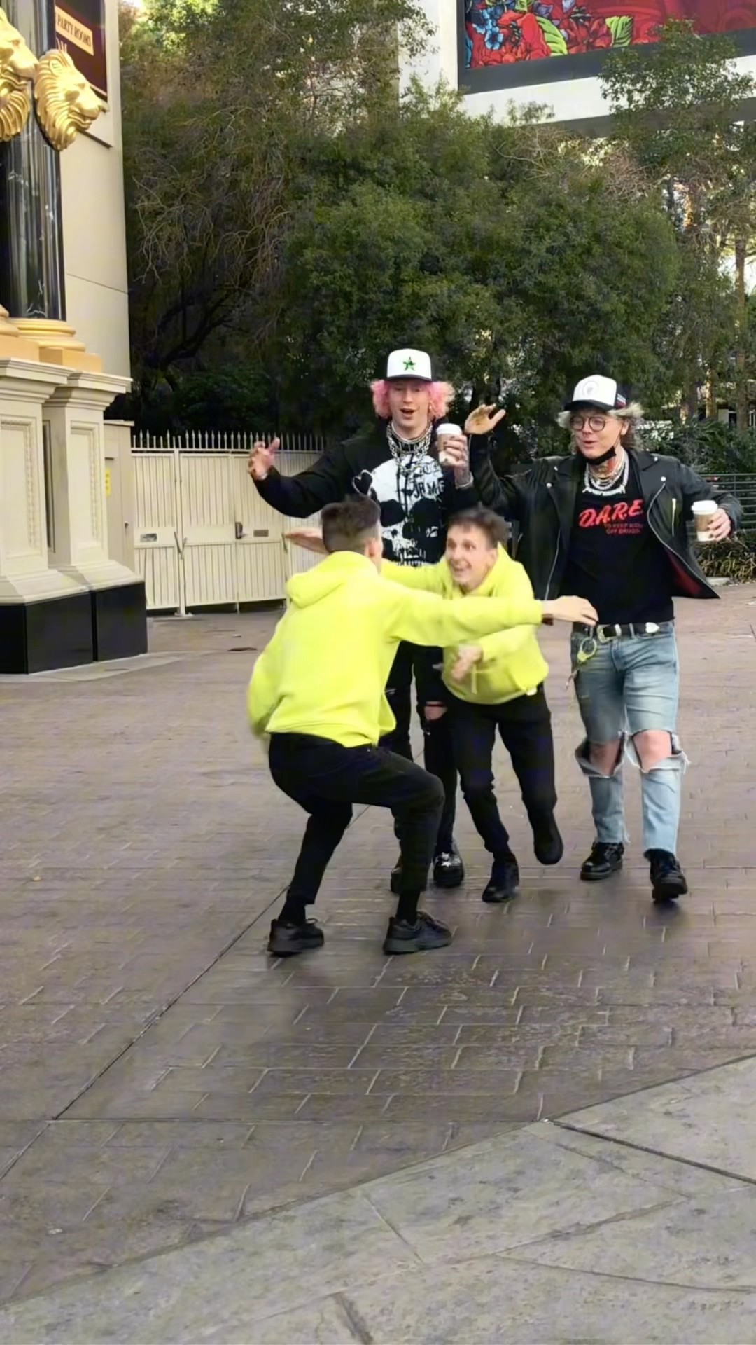 Epic Hugs Prank by Twins ?