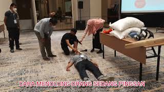 CARA MENOLONG ORANG KETIKA SEDANG PINGSAN - PERTOLONGAN PERTAMA UNTUK MELANCARKAN PERNAFASAN