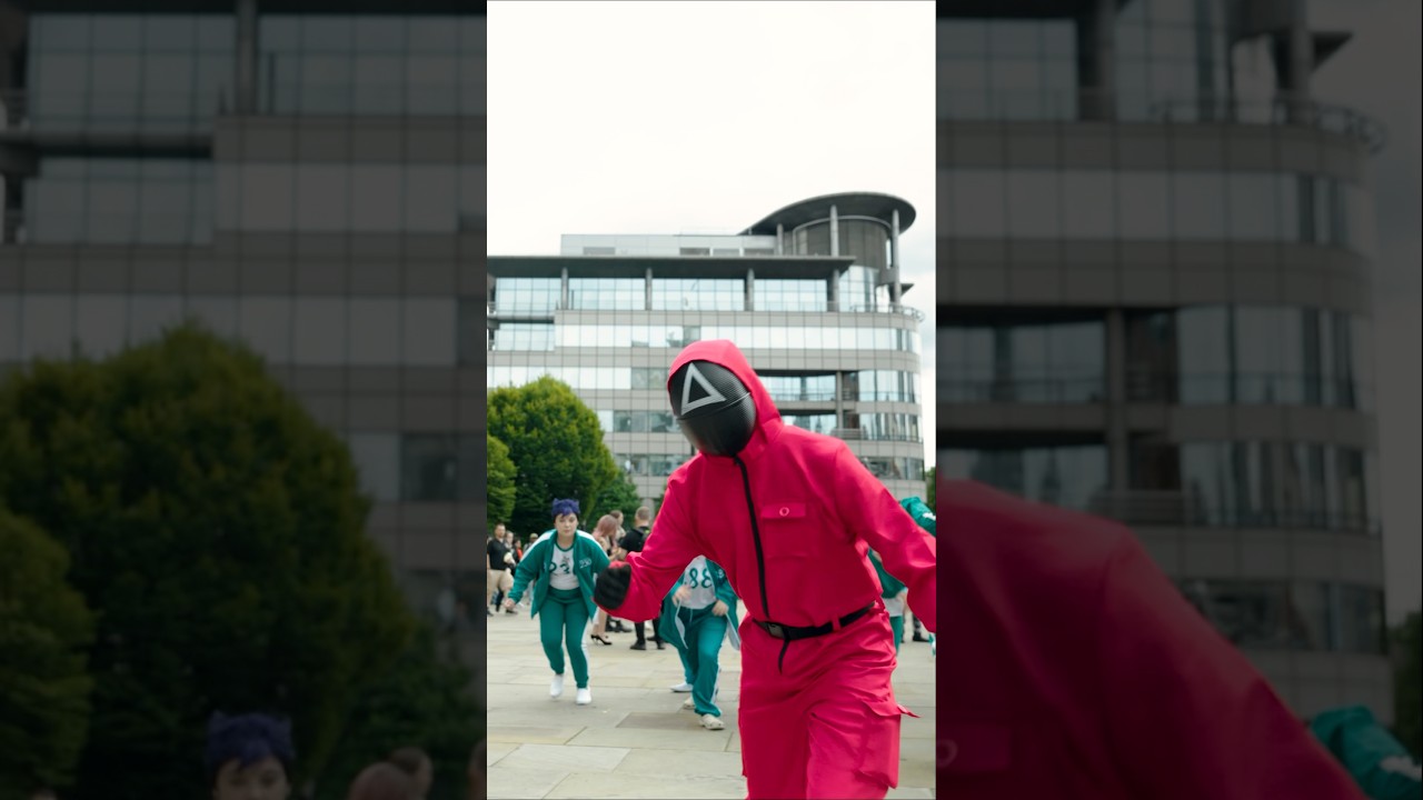 😱SQUID GAMES IN REAL LIFE😱 Amazing Cosplay filmed at Megacon Manchester