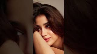 Janhvi Kapoor Looks Gorgeous In Strapless Lime-Green Outfit