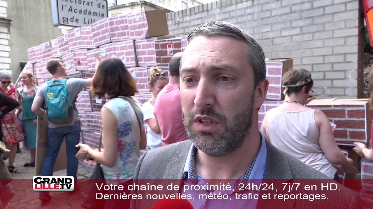 Les Stylos Rouges Les stylos rouges manifestent devant le rectorat de Lille le premier ...