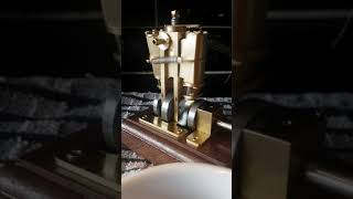 Double acting twin cylinder oscillating live steam engine model, wobbler