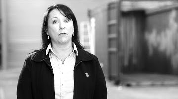 Unpacking shipping containers