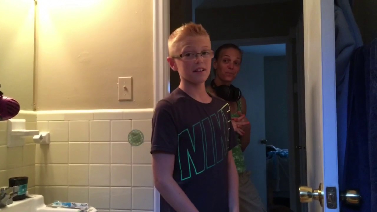 EPIC RED CUP BATHROOM PRANK ON MOM! YouTube