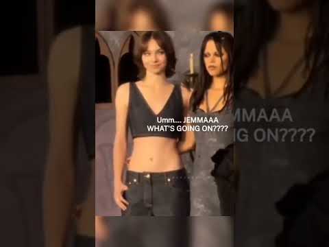 Jenna Ortega Hand In Emma Myers Waist Wait For End Jennaortegawednesday Wednesdayaddams2 Netflix 