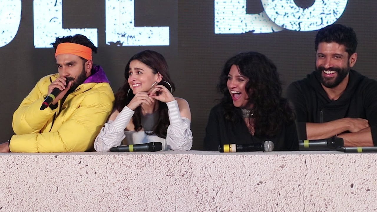 Ranveer Singh & Alia Bhatt FUNNY MOMENTS At Gully Boy Trailer Launch