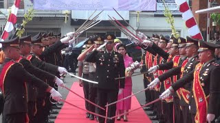 DETIK DETIK KEMERIAHAN UPACARA TRADISI PEDANG PORA SAMBUT KAPOLDA DIY BARU