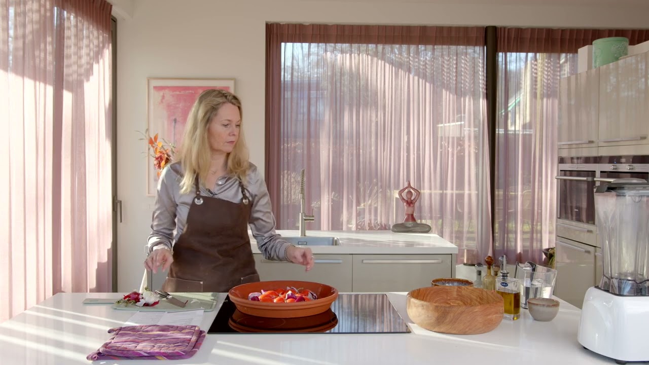 Recipe Grilled tomato and red pepper soup with Claudia Lanson