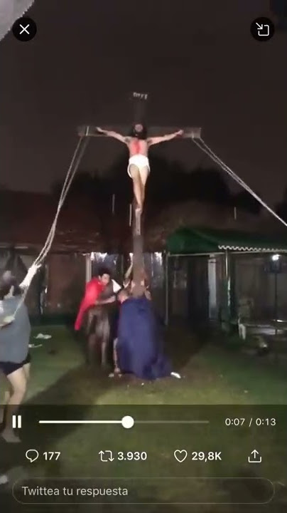 Jesus se cae de la cruz duro como infancia en siria