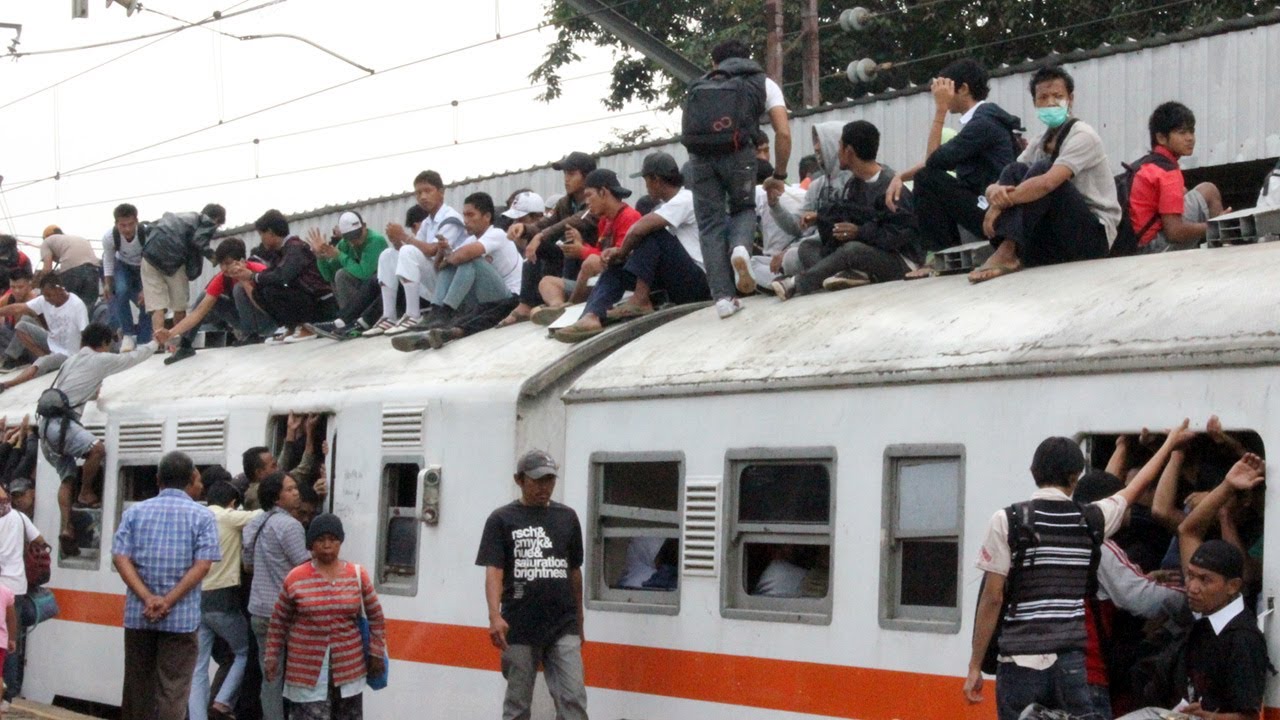 Cheap but Extremely Crowded: Economy-Class Jakarta Trains - YouTube