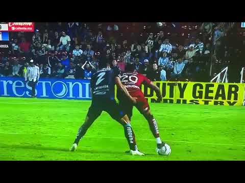 انگشت کردن بازیکن فوتبال