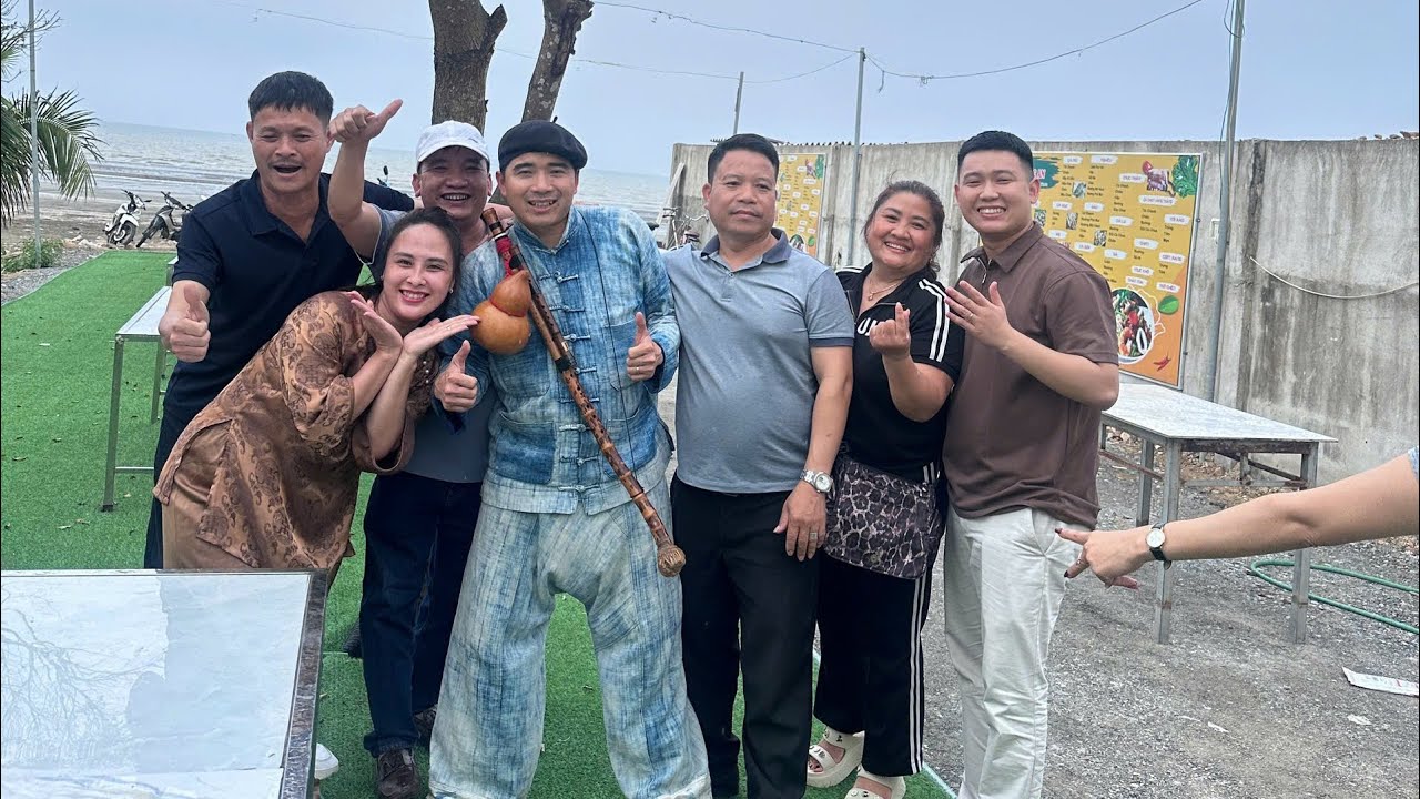 A Páo gặp  khán giả yêu tại Hòn Cu Diễn Châu Nghệ An