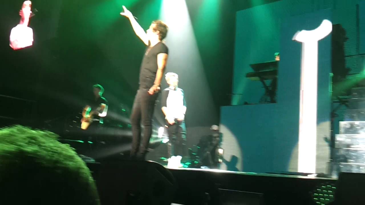 One Direction- One Thing (front row) Adelaide 23/9/13