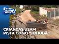 Moradores reclamam de rua precária na RMC; tem carro que nem consegue sair da garagem