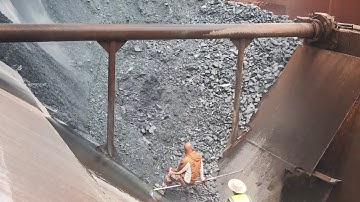 Barge unloading 4100 tons of iron ore - full video - empty barge