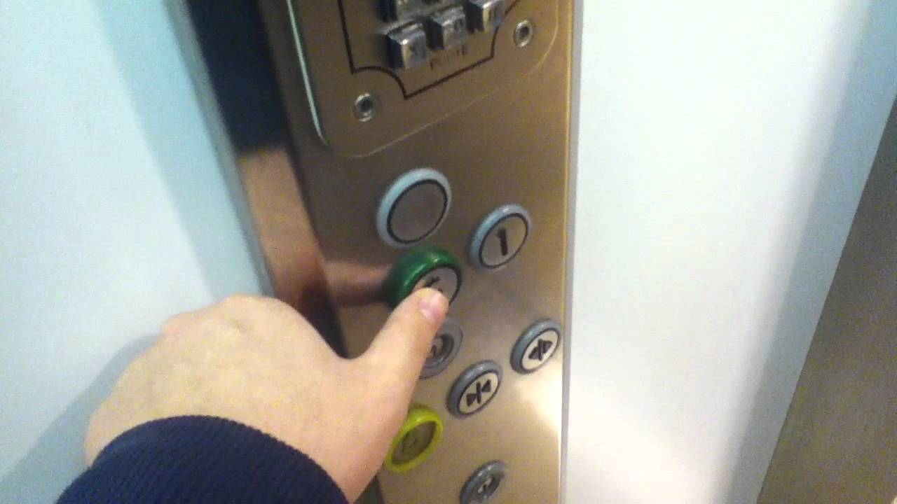 Лифт Kone EcoDisc в отеле Debenhams Castle Court в Белфасте для Nirtrainman и PINKHORSEY