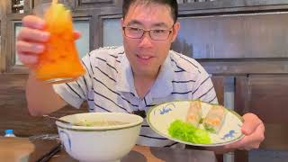 New Yorker Eats Vietnamese Food in Saigon Centre : 37th Street Pho