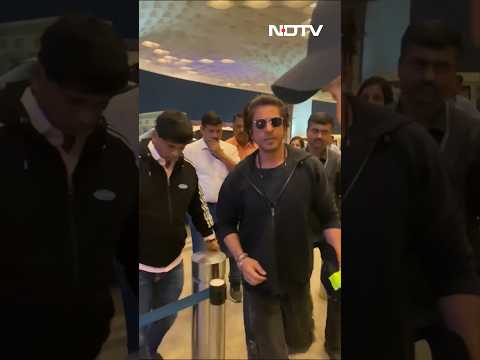 Shah Rukh Khan Airport पर स्टाइलिश अंदाज में आए नजर