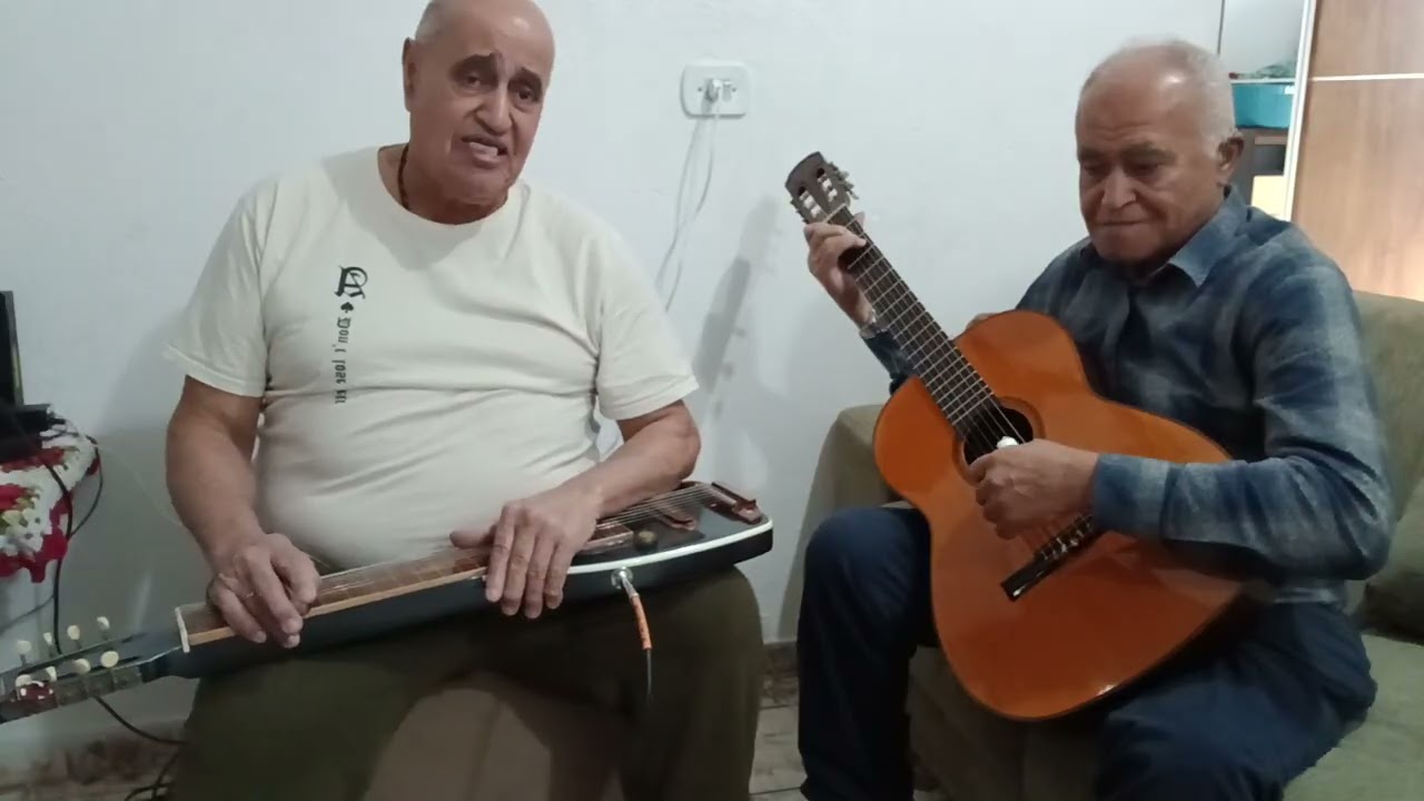 Pastor  Leônidas e Presb  Eduardo na Guitarra havaiana 