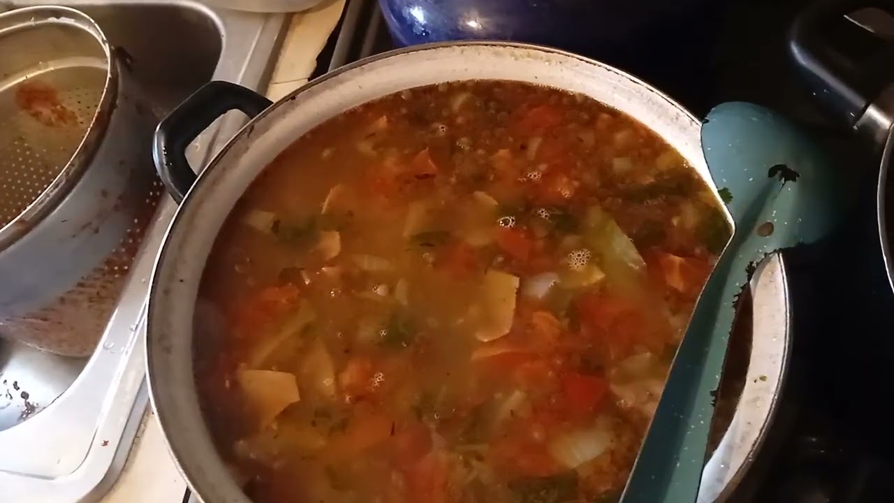 PREPARANDO UN RICO  PIPÍAN  CON TORTITAS DE CAMARO Y UNAS RICAS LENTEJAS 