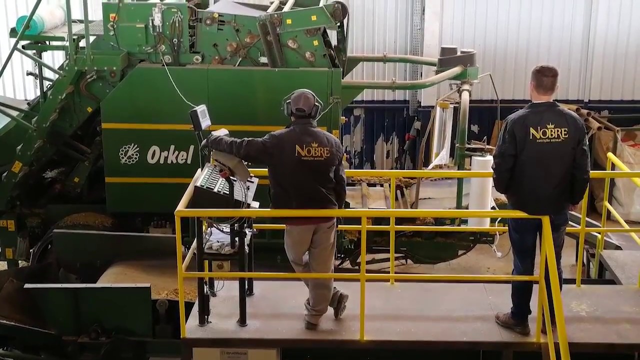 Baling TMR in Brazil with the Orkel MP2000 Compactor