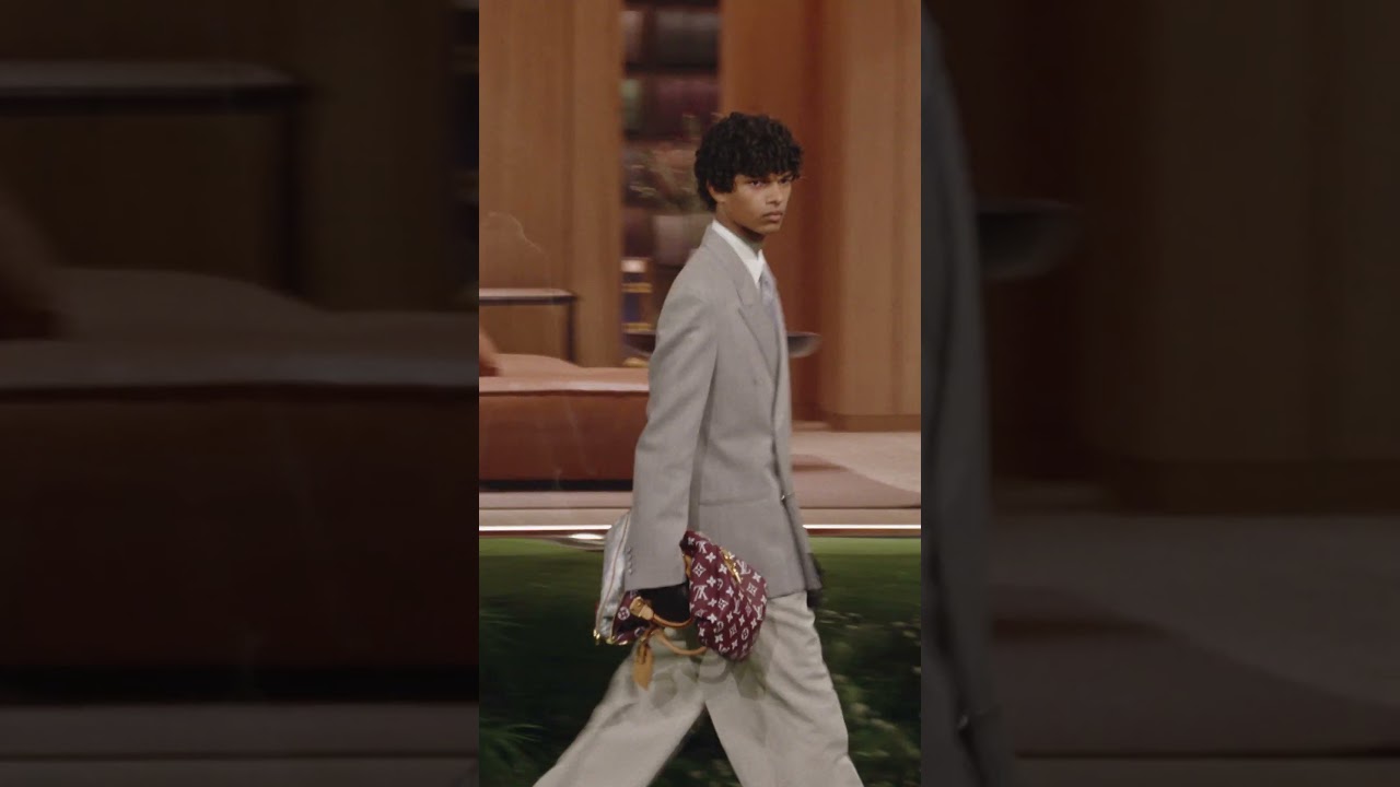 在 YouTube 上觀看「Louis Vuitton Fall–Winter 2026 Show featuring the original composition “Pray For Ya” by John Legend」 在 YouTube 上觀看「Louis Vuitton Fall–Winter 2026 Show featuring the original composition “Pray For Ya” by John Legend」