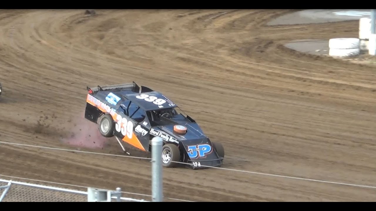 Kevin Hurst IMCA Sportmod heat race.
