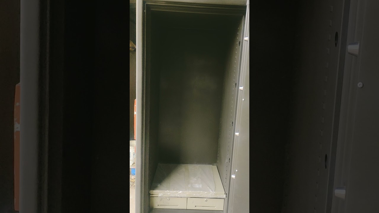 Godrej 81 Defender Aurum Safe Video (1)