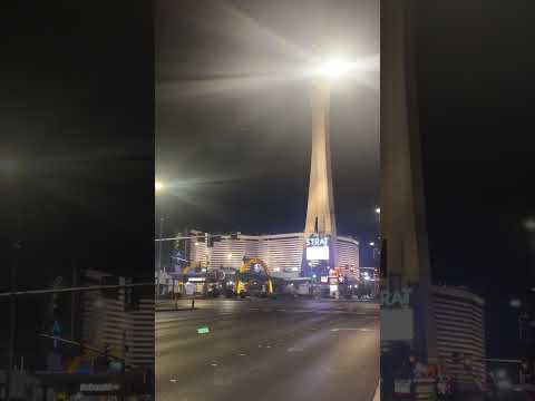 Walking Fremont Street Downtown Vegas and Hotels - Golden Nugget, Golden Gate, Circa & More