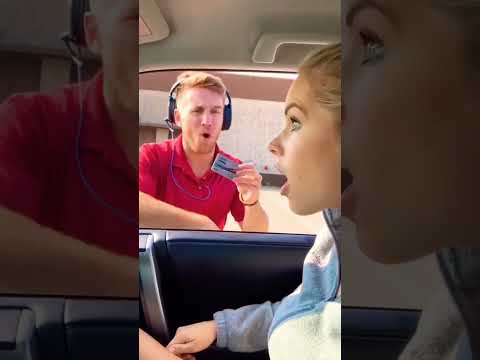 CHICK-FIL-A EMPLOYEE RETURNS WOMAN’S CREDIT CARD! #shorts #chickfila #funnycouple