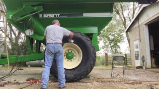 Seating tire with starting fluid (ether). Mounting tires with fire. Explosive tire mounting.
