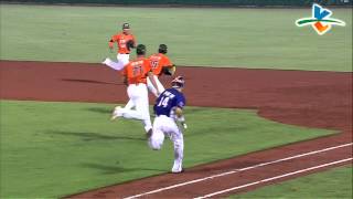 20130925 CPBL 犀牛VS獅 3上 鄧志偉失策讓林宗男的犠牲短打變成了內野安打
