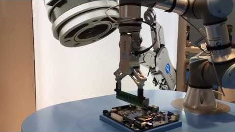 OnRobot HEX and RG2 Ram Insertion Application at Automatica 2018
