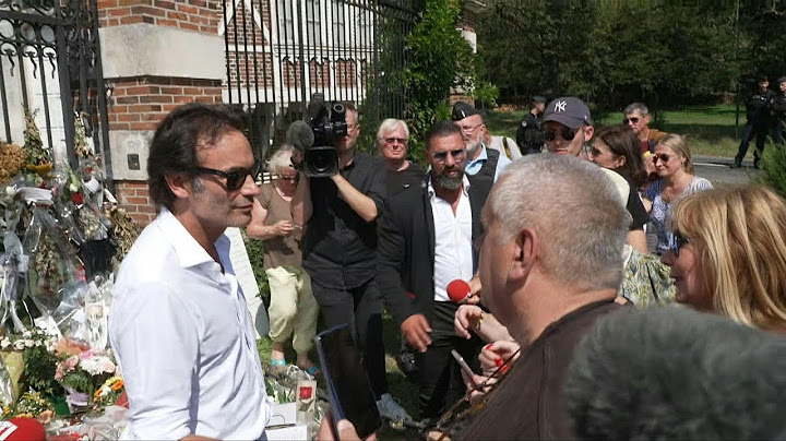 Obsèques de Delon: ses fils viennent saluer les admirateurs de leur père | AFP Images