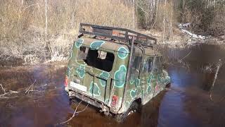 два уаза на покатушках по бездорожью  в весеннем лесу