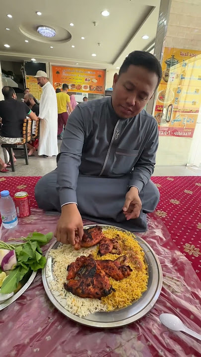 ADANYA DI ARAB SAUDI MAKANAN INI YG SERING DI TEMUKAN DI SETIAP TEMPAT RUMAH MAKAN