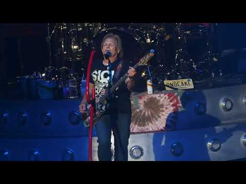 "Aint Talkin bout Love (Michael Anthony Vocals)" Sammy Hagar@PNC Holmdel, NJ 6/11/21