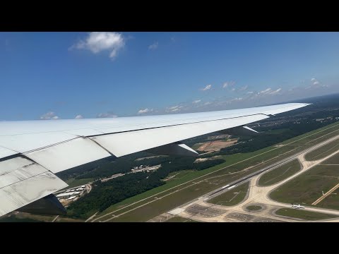 4K | United Airlines Boeing 777-200 (N214UA) Sunny & Windy Houston Takeoff