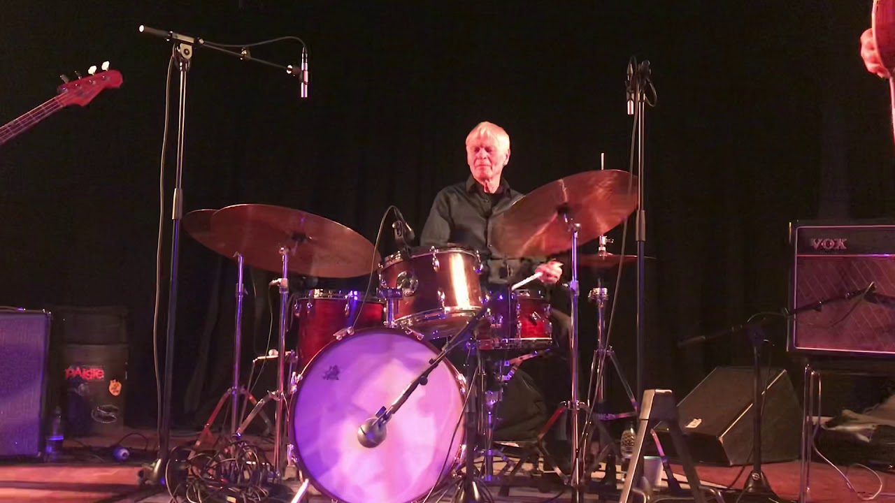 Alex Riel på trommer - YouTube