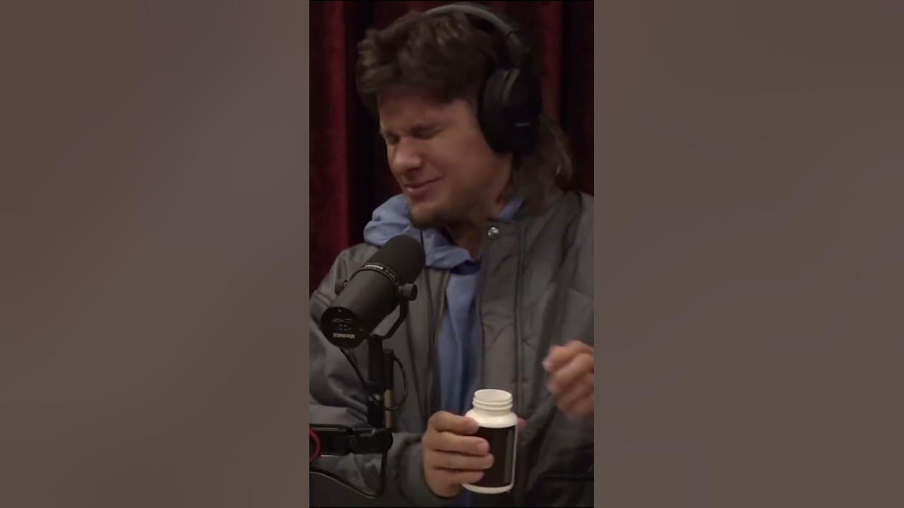 Theo von tries smelling salts on joe rogan s podcast youtube