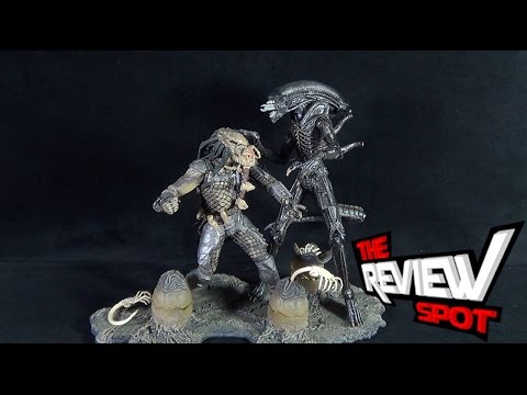 Toy Spot - McFarlane Toys Movie Maniacs Series 5 Alien & Predator