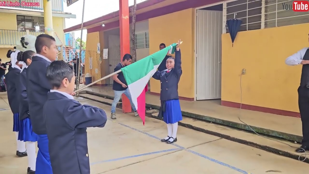 ✅️😀Asi fue la entrega de bandera a la nueva escolta en donde participa Almita